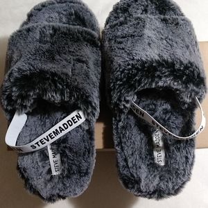 Steve Madden Pouf Slipper
